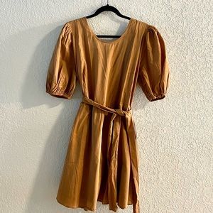 Banana Republic Puff Sleeved, Open Back Camel Dress. Size L. NWT!
